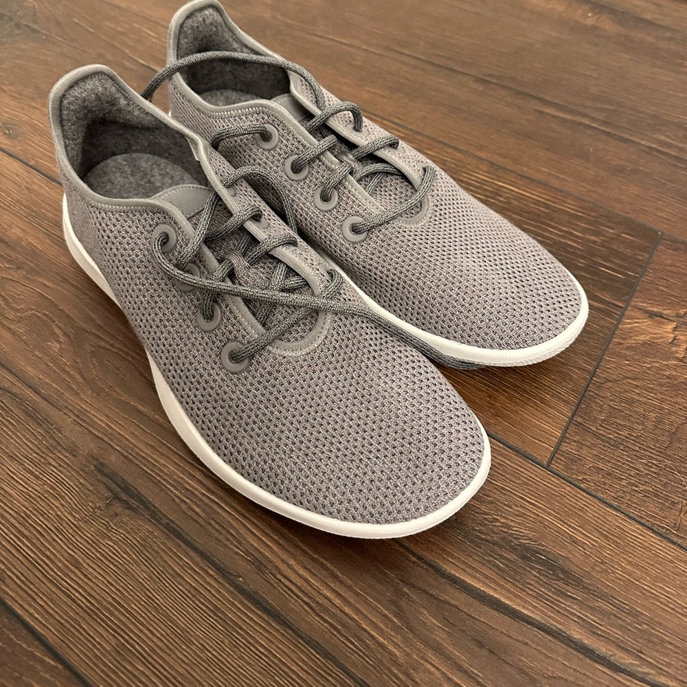 Men’s grey Allbirds tree runners